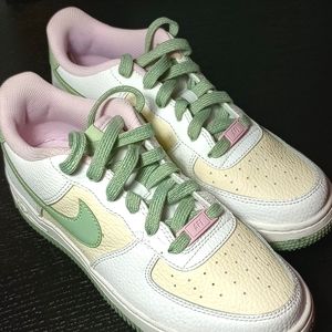 Iridescent green Nikes with pink accents size 5 youth/ women's size 7.5